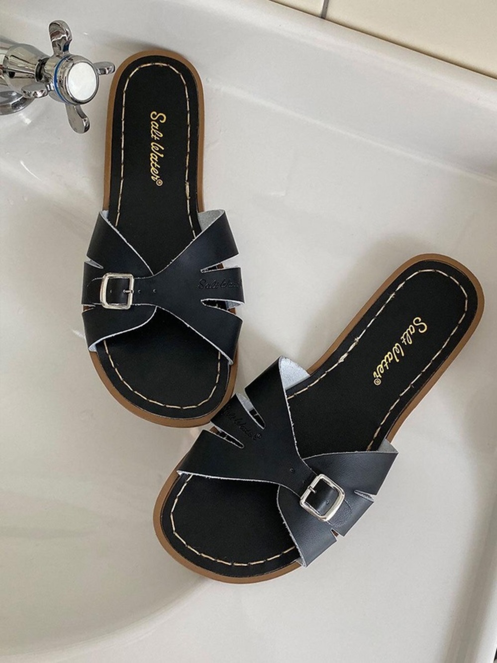 Womens size 6 (saltwater size 4) sandals